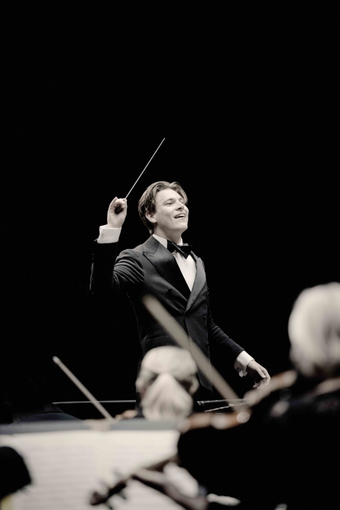 Klaus Makela and Oslo Philharmonic. Photo © Marco Borggreve