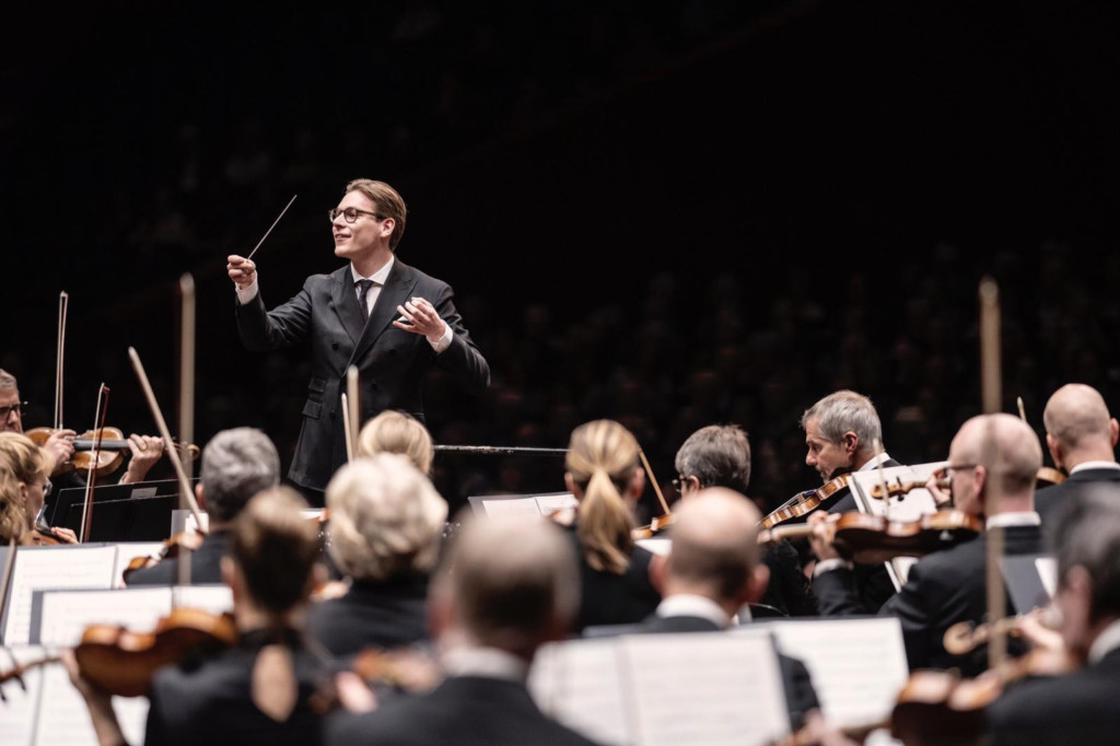 Klaus Makela and Oslo Philharmonic. Photo © Marco Borggreve